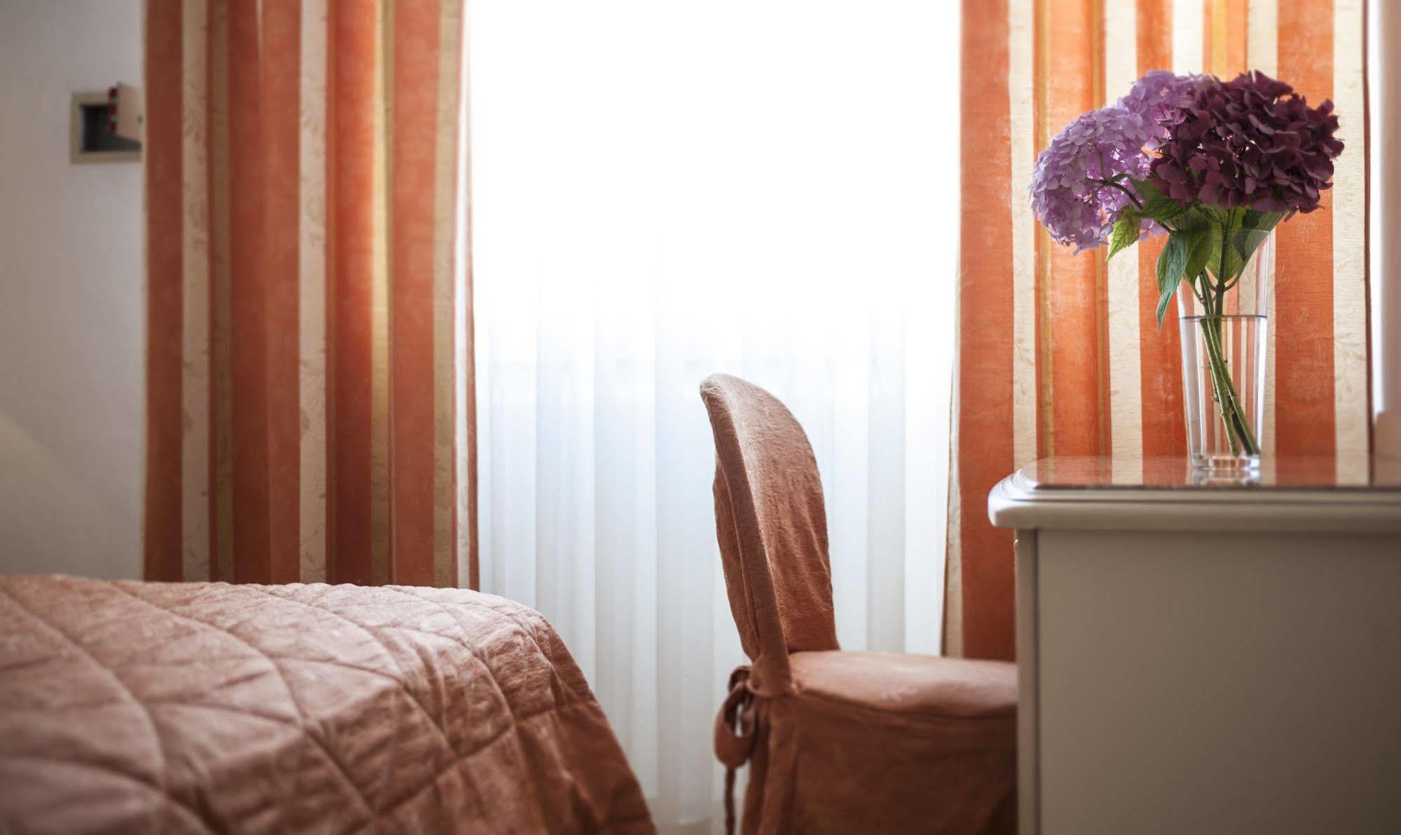 מילאנו מריטימה Hotel Mocambo מראה חיצוני תמונה